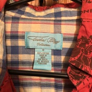 Cute dress that hits mid thigh.